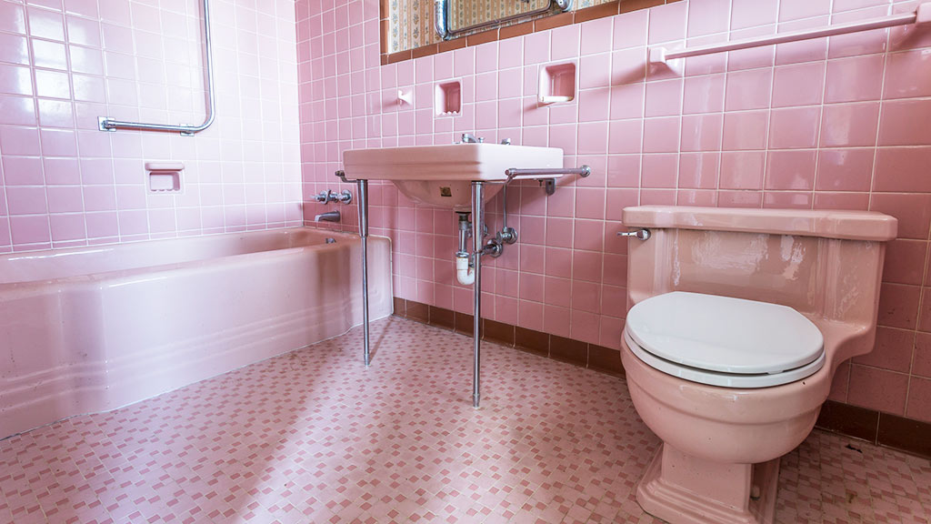 retro pink bathroom before renovation
