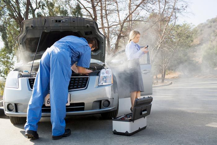 mechanic call out service fixing car