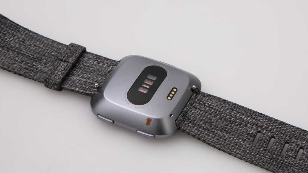 fitbit versa lite heart rate monitor