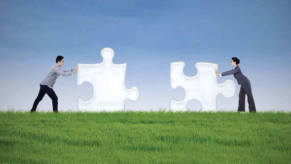life coaching lead ns two people holding puzzles pieces