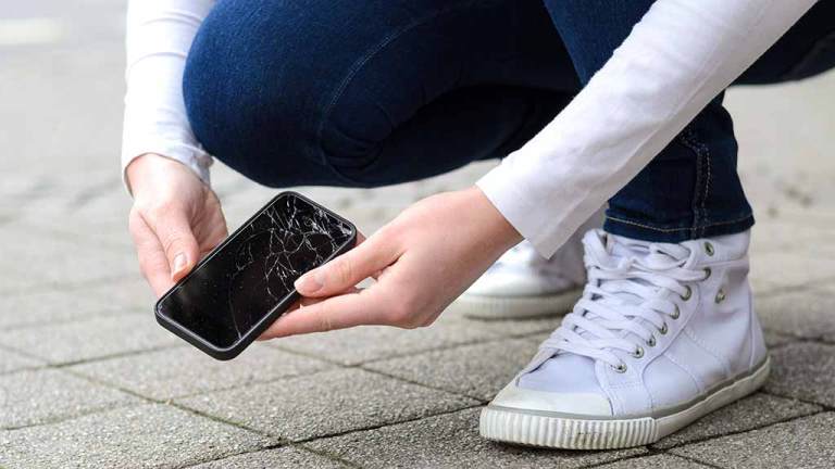 dropped_mobile_phone_damaged