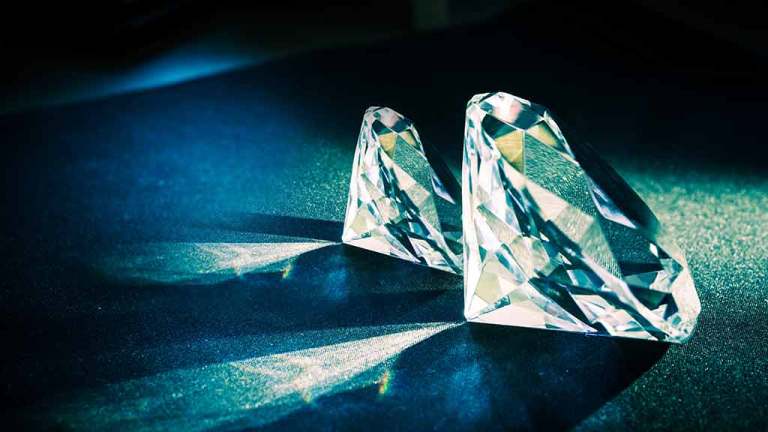 light_reftracting_through_two_diamonds