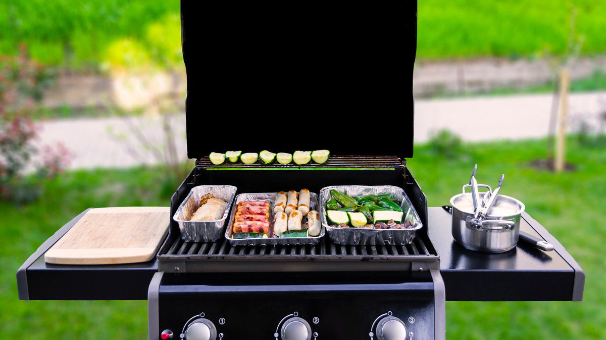 cooking_food_on_bbq_on_trays