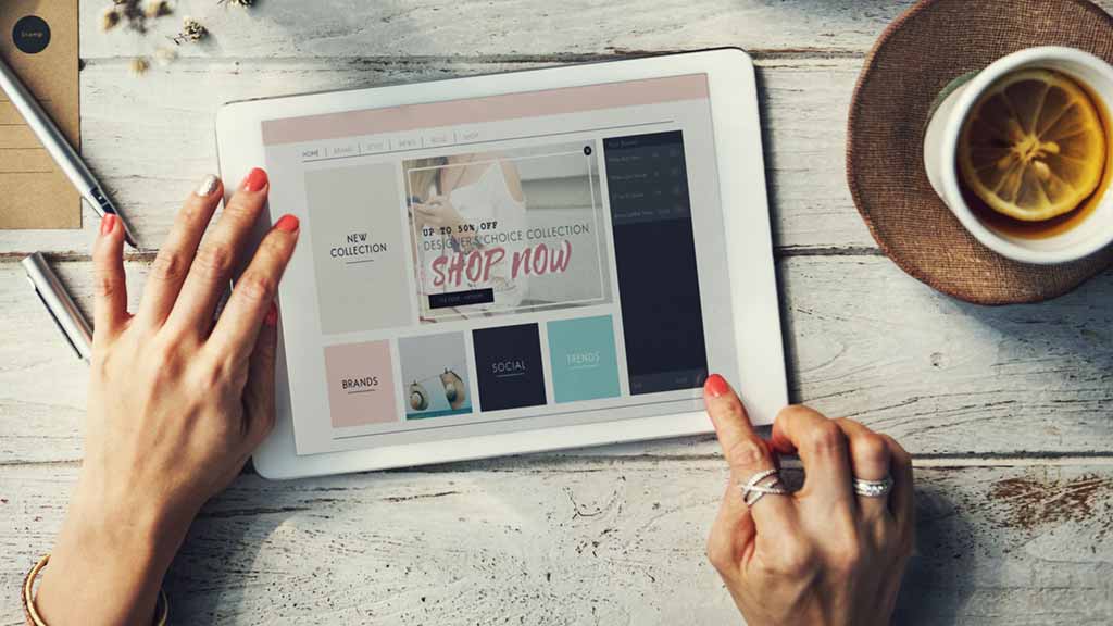 shopping_online_using_tablet