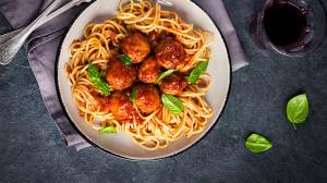 spaghetti on plate lite n easy