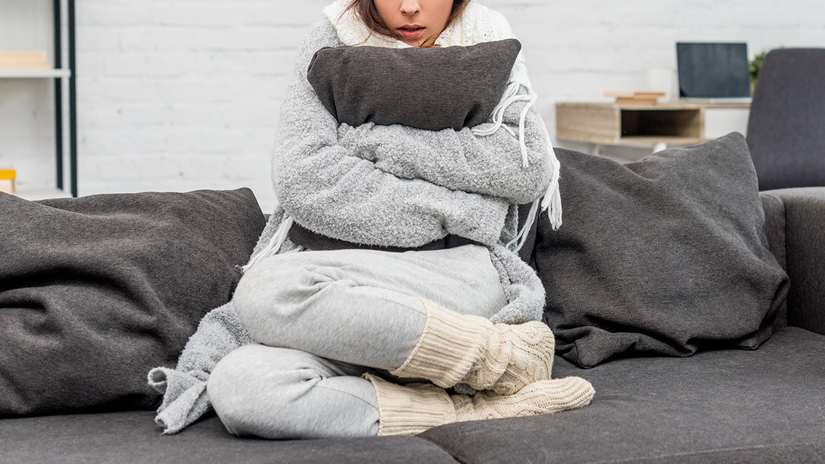 lead_cold_woman_in_house