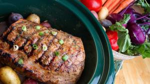 slow_cooking_meat_in_crock_pot