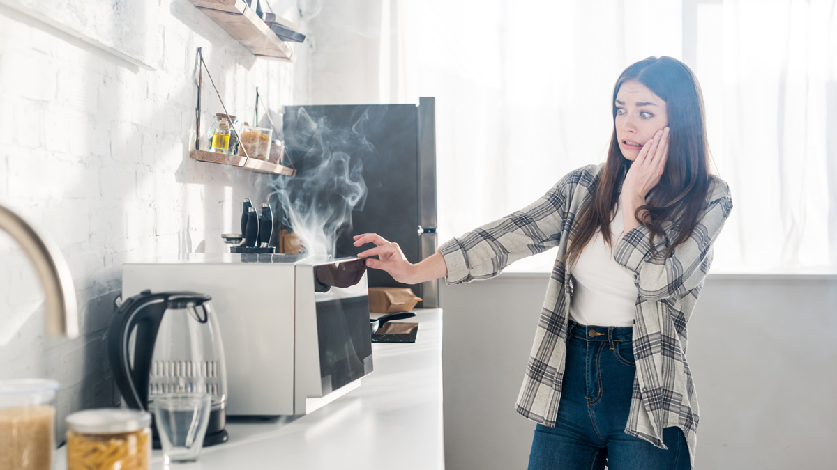 broken_smoking_microwave