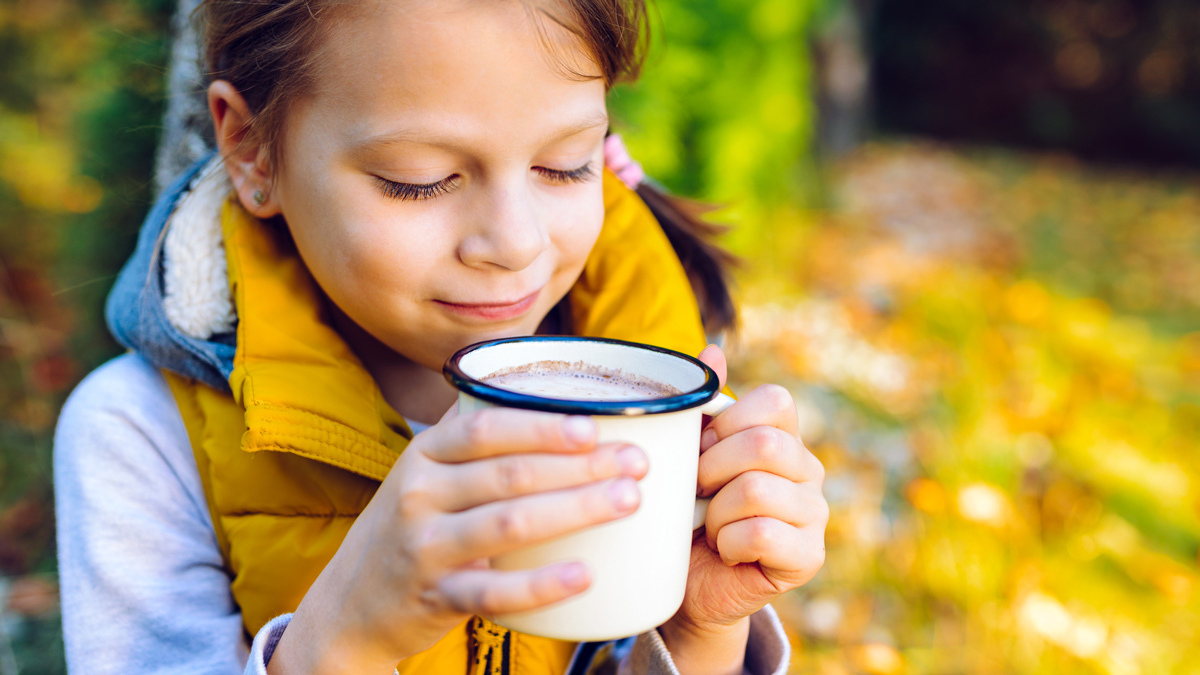 yougn_child_drinking_hot_chocolate