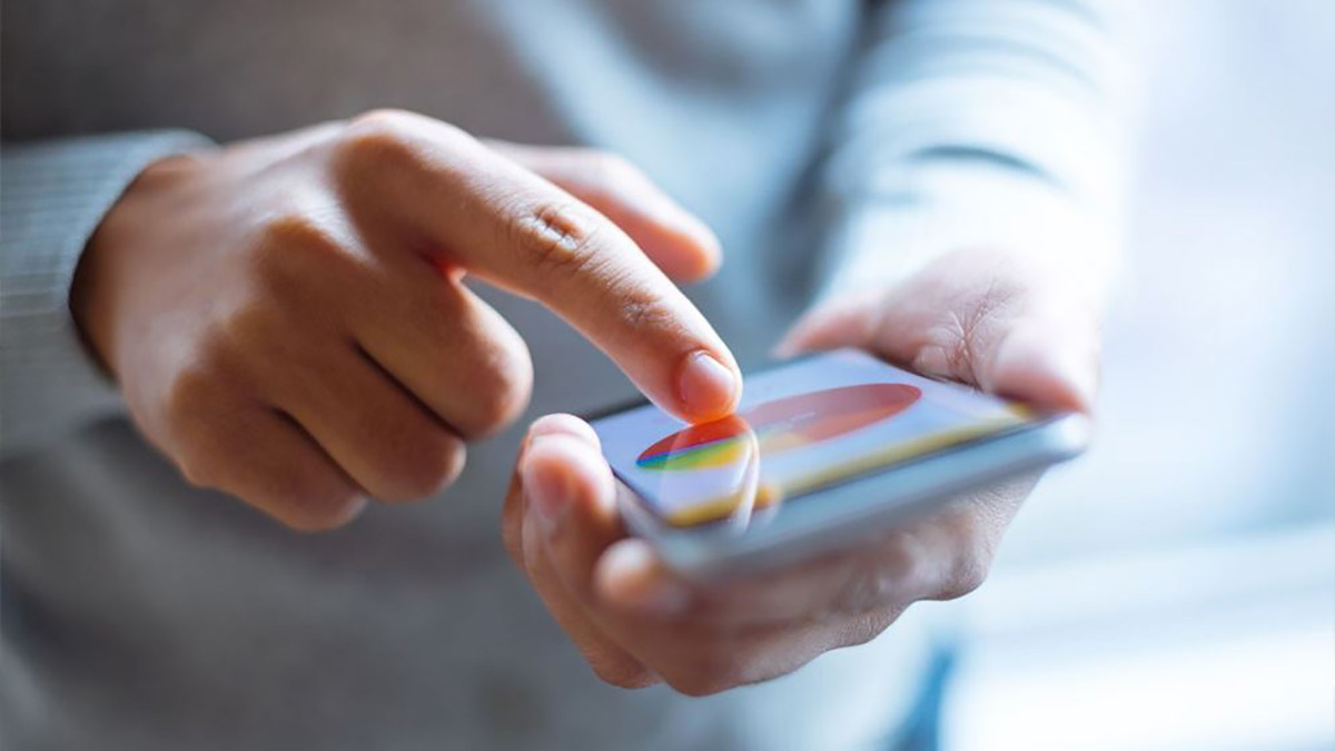 checking graph on smartphone