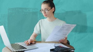 DATA_rental_apps_woman_on_computer