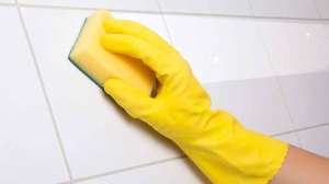 sponge cleaning bathroom tiles