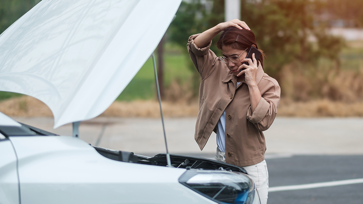 personcallingorassistanceinrontfbrokendownar