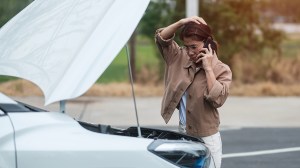 personcallingorassistanceinrontfbrokendownar