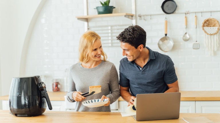 man_and_woman_cooking_with_air_fryer