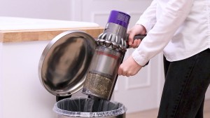 emptying_vacuum_waste