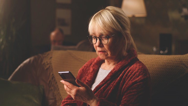 woman_looking_at_superannuation_balance