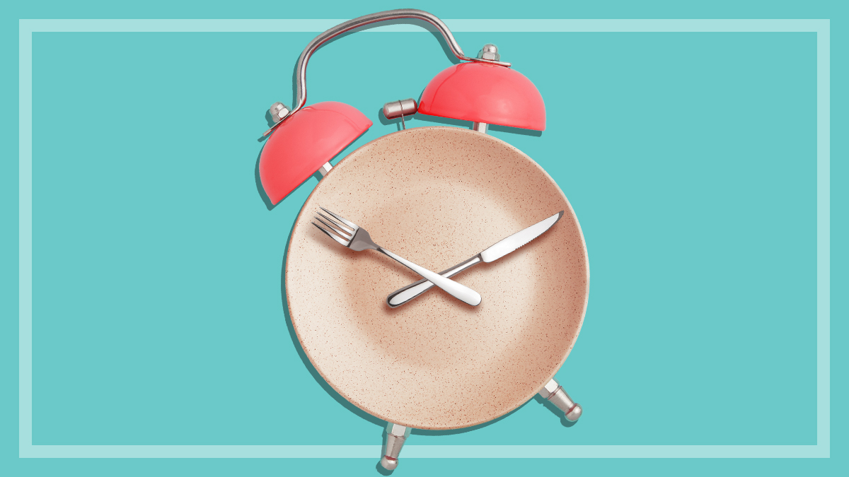 alarm clock with dinnerplate as face and cutlery as hands (1)