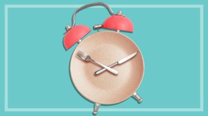 alarm clock with dinnerplate as face and cutlery as hands (1)