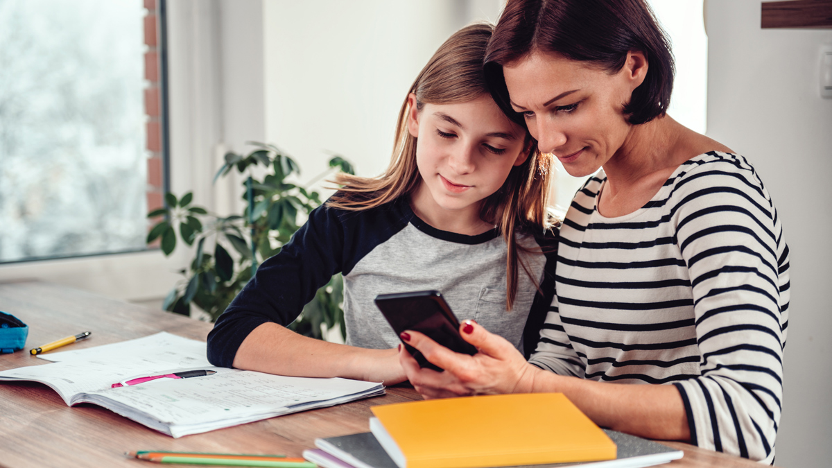 parent and child using simple phone