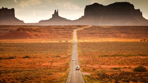 road_trip_through_monument_valley_usa