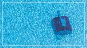 robotic_pool_cleaner_cleanig_bottom_of_pool