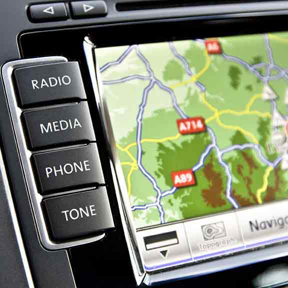 What is the average cost to repair a car's navigation system?